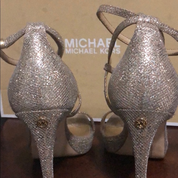 Simone Sandal - Picture 3 of 5